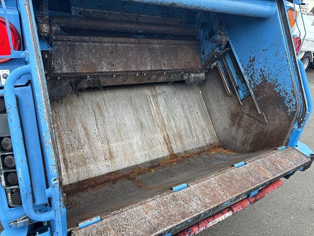 エルフトラック 塵芥車/パッカー車 プレス式 上物新明和製 容量4.2立米 積載2t 連続スイッチ 汚水タンク 走行7.8万km 5速ミッション(39枚目)