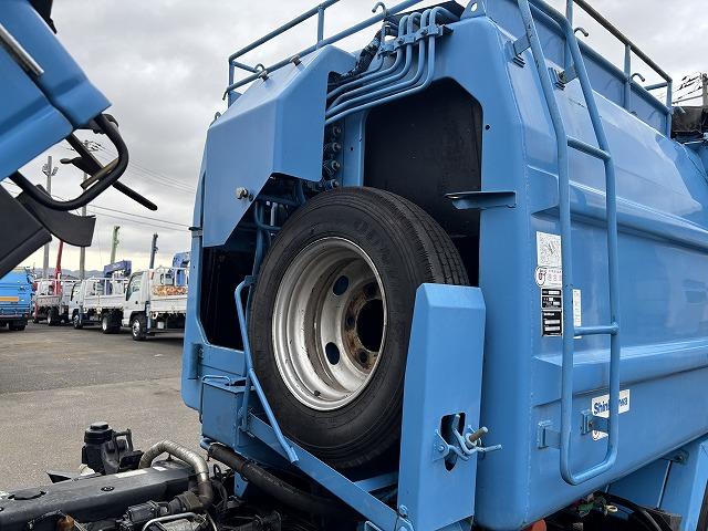 エルフトラック 塵芥車/パッカー車 プレス式 上物新明和製 容量4.2立米 積載2t 連続スイッチ 汚水タンク 走行7.8万km 5速ミッション(40枚目)
