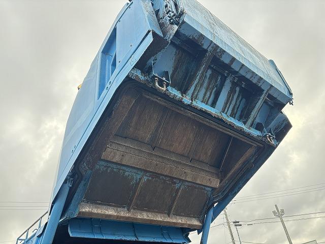 エルフトラック 塵芥車/パッカー車 プレス式 上物新明和製 容量4.2立米 積載2t 連続スイッチ 汚水タンク 走行7.8万km 5速ミッション(42枚目)