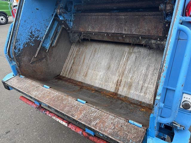 エルフトラック 塵芥車/パッカー車 プレス式 上物新明和製 容量4.2立米 積載2t 連続スイッチ 汚水タンク 走行7.8万km 5速ミッション(46枚目)