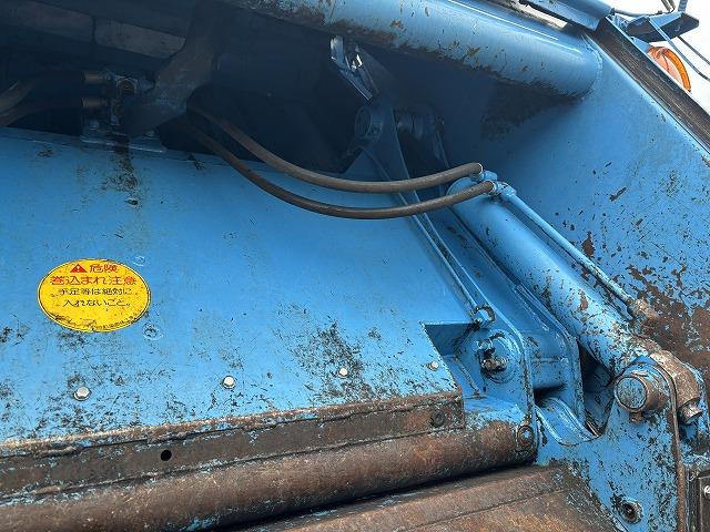 エルフトラック 塵芥車/パッカー車 プレス式 上物新明和製 容量4.2立米 積載2t 連続スイッチ 汚水タンク 走行7.8万km 5速ミッション(47枚目)