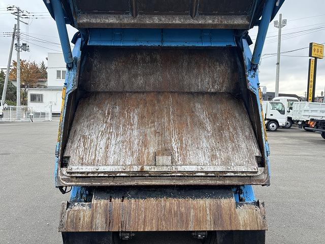 エルフトラック 塵芥車/パッカー車 プレス式 上物新明和製 容量4.2立米 積載2t 連続スイッチ 汚水タンク 走行7.8万km 5速ミッション(49枚目)