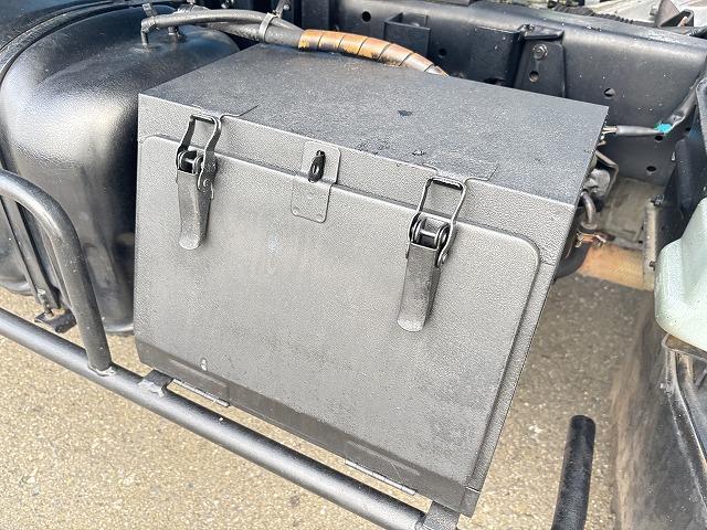 エルフトラック 塵芥車/パッカー車 プレス式 上物新明和製 容量4.2立米 積載2t 連続スイッチ 汚水タンク 走行7.8万km 5速ミッション(71枚目)