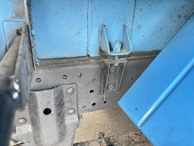 エルフトラック 塵芥車/パッカー車 プレス式 上物新明和製 容量4.2立米 積載2t 連続スイッチ 汚水タンク 走行7.8万km 5速ミッション(73枚目)