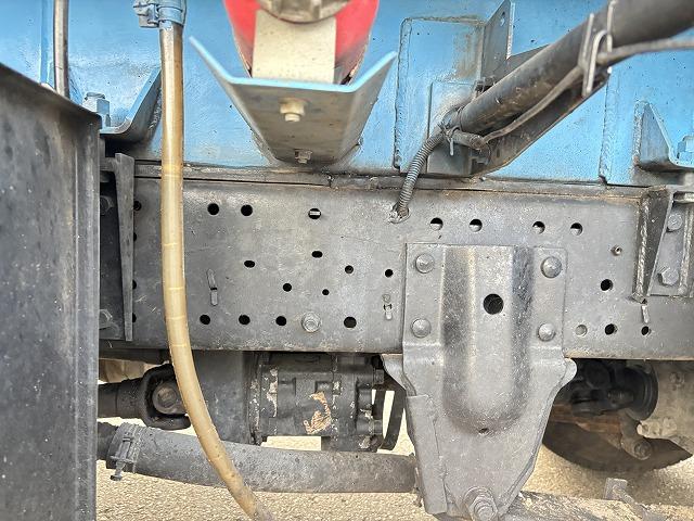 エルフトラック 塵芥車/パッカー車 プレス式 上物新明和製 容量4.2立米 積載2t 連続スイッチ 汚水タンク 走行7.8万km 5速ミッション(75枚目)