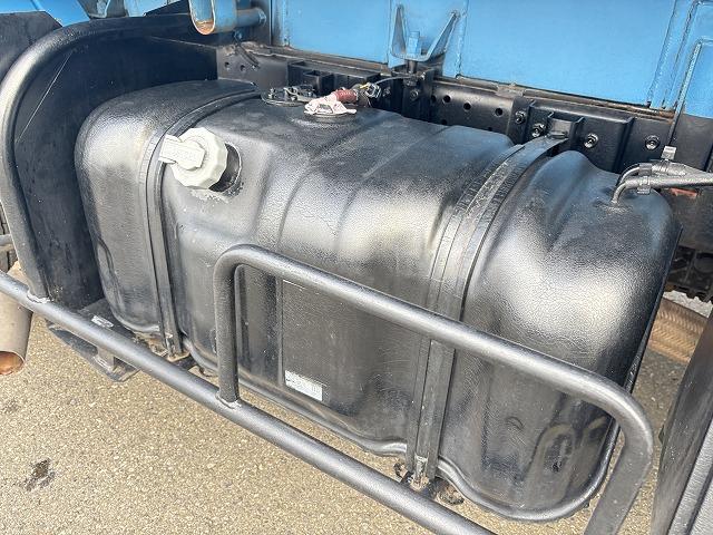 エルフトラック 塵芥車/パッカー車 プレス式 上物新明和製 容量4.2立米 積載2t 連続スイッチ 汚水タンク 走行7.8万km 5速ミッション(76枚目)