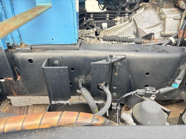 エルフトラック 塵芥車/パッカー車 プレス式 上物新明和製 容量4.2立米 積載2t 連続スイッチ 汚水タンク 走行7.8万km 5速ミッション(77枚目)