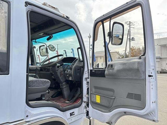 ヒノレンジャー 　クレーン付セルフローダー　上物古河ユニック　４段ブーム　ラジコン（無線）　フックイン　２．９ｔ吊　角足＆差し違いアウトリガー　積載１．６５ｔ　荷台寸法５６４×２１０×９　荷台床鉄板張り　スライドボディ（19枚目）