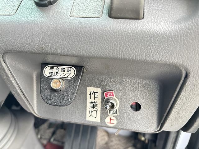 ヒノレンジャー 　クレーン付セルフローダー　上物古河ユニック　４段ブーム　ラジコン（無線）　フックイン　２．９ｔ吊　角足＆差し違いアウトリガー　積載１．６５ｔ　荷台寸法５６４×２１０×９　荷台床鉄板張り　スライドボディ（29枚目）