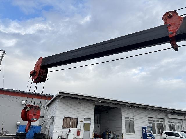 ヒノレンジャー 　クレーン付セルフローダー　上物古河ユニック　４段ブーム　ラジコン（無線）　フックイン　２．９ｔ吊　角足＆差し違いアウトリガー　積載１．６５ｔ　荷台寸法５６４×２１０×９　荷台床鉄板張り　スライドボディ（35枚目）