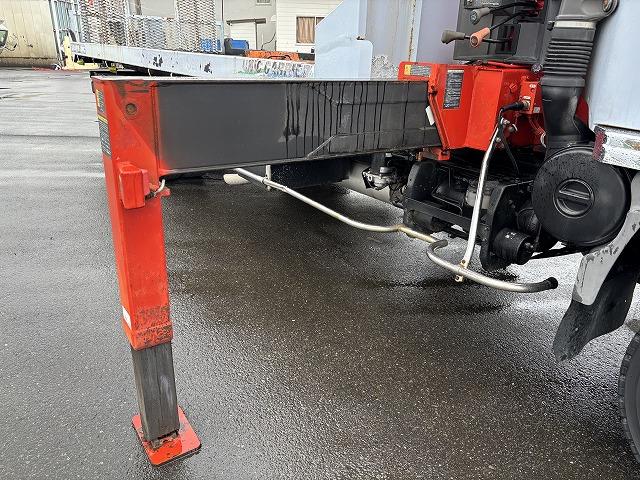 ヒノレンジャー 　クレーン付セルフローダー　上物古河ユニック　４段ブーム　ラジコン（無線）　フックイン　２．９ｔ吊　角足＆差し違いアウトリガー　積載１．６５ｔ　荷台寸法５６４×２１０×９　荷台床鉄板張り　スライドボディ（47枚目）