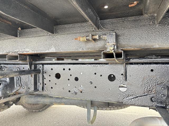 ヒノレンジャー 　クレーン付セルフローダー　上物古河ユニック　４段ブーム　ラジコン（無線）　フックイン　２．９ｔ吊　角足＆差し違いアウトリガー　積載１．６５ｔ　荷台寸法５６４×２１０×９　荷台床鉄板張り　スライドボディ（72枚目）