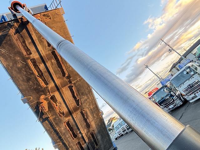 クオン 　ロング深ダンプ　上物ＫＭウイング製　積載１１．３ｔ　容量３２立米　荷台寸法８５０×２３１×１６２　荷台ハルドックス（耐摩耗鋼板）　２デフ　後方片開扉　バックモニター　走行８４．１万ｋｍ　ＡＴシフト（34枚目）