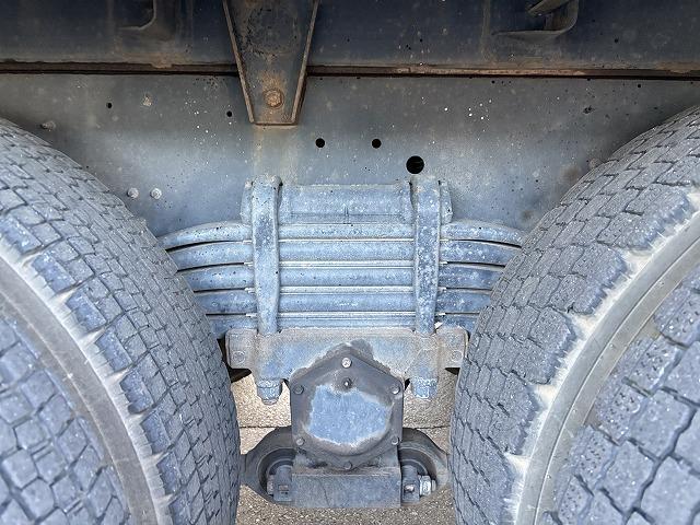 クオン 　ロング深ダンプ　上物ＫＭウイング製　積載１１．３ｔ　容量３２立米　荷台寸法８５０×２３１×１６２　荷台ハルドックス（耐摩耗鋼板）　２デフ　後方片開扉　バックモニター　走行８４．１万ｋｍ　ＡＴシフト（74枚目）