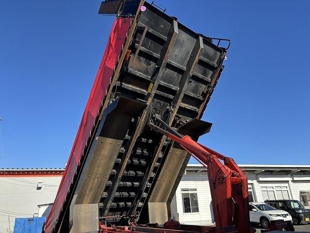 スーパーグレート 　大型ダンプ　上物極東開発製　積載９．４ｔ　電動コボレーン付　荷台寸法５３０ｘ２３０　２デフ　３８０馬力　エンジン６Ｍ７０♪　燃焼不要♪　７速ミッション　走行６４．３万ｋｍ（18枚目）