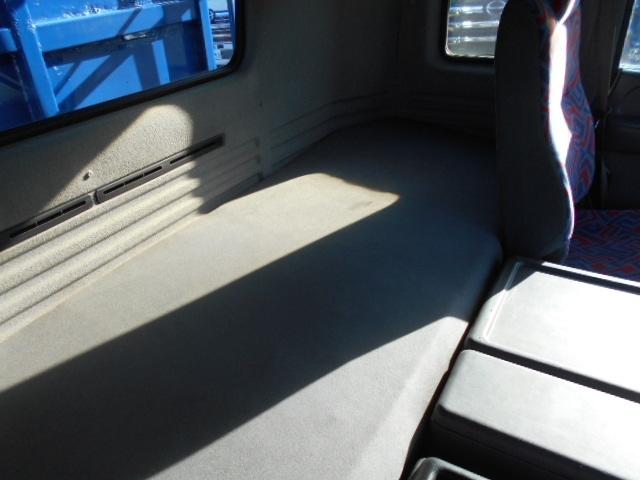 ギガ 　深ダンプ　上物新明和製　容量２９．４立米　積載１１．３ｔ　荷台寸法８５０×２３１×１５０　後方片開き　２デフ　走行８２．５万ｋｍ　７速ミッション（15枚目）