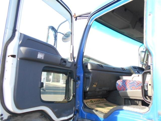 ギガ 　深ダンプ　上物新明和製　容量２９．４立米　積載１１．３ｔ　荷台寸法８５０×２３１×１５０　後方片開き　２デフ　走行８２．５万ｋｍ　７速ミッション（18枚目）