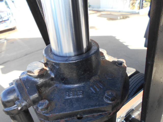 ギガ 　深ダンプ　上物新明和製　容量２９．４立米　積載１１．３ｔ　荷台寸法８５０×２３１×１５０　後方片開き　２デフ　走行８２．５万ｋｍ　７速ミッション（26枚目）