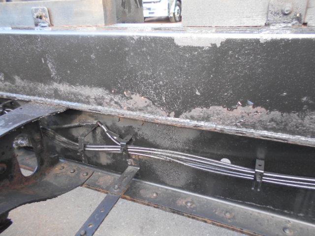 ギガ 　深ダンプ　上物新明和製　容量２９．４立米　積載１１．３ｔ　荷台寸法８５０×２３１×１５０　後方片開き　２デフ　走行８２．５万ｋｍ　７速ミッション（61枚目）