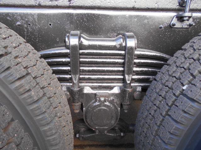 ギガ 　深ダンプ　上物新明和製　容量２９．４立米　積載１１．３ｔ　荷台寸法８５０×２３１×１５０　後方片開き　２デフ　走行８２．５万ｋｍ　７速ミッション（66枚目）