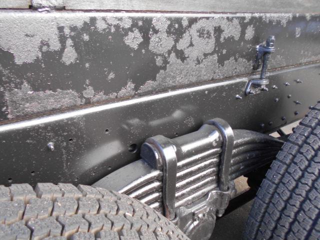 ギガ 　深ダンプ　上物新明和製　容量２９．４立米　積載１１．３ｔ　荷台寸法８５０×２３１×１５０　後方片開き　２デフ　走行８２．５万ｋｍ　７速ミッション（67枚目）