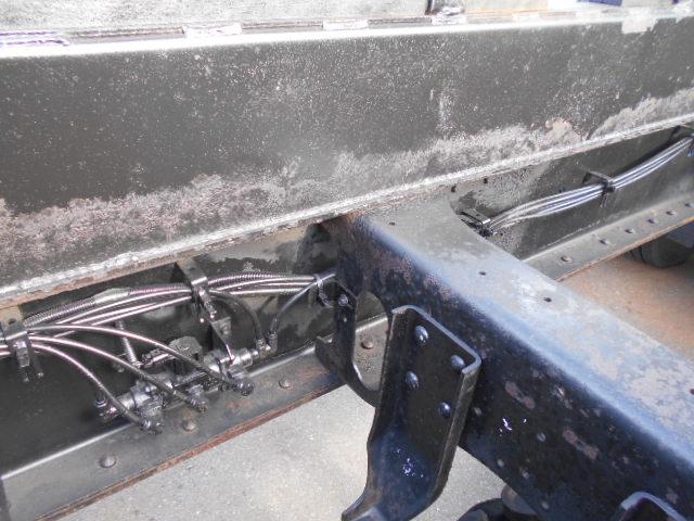 ギガ 　深ダンプ　上物新明和製　容量２９．４立米　積載１１．３ｔ　荷台寸法８５０×２３１×１５０　後方片開き　２デフ　走行８２．５万ｋｍ　７速ミッション（71枚目）