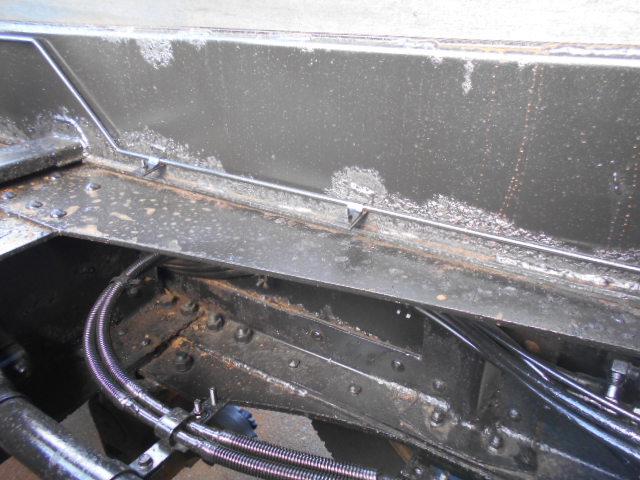 ギガ 　深ダンプ　上物新明和製　容量２９．４立米　積載１１．３ｔ　荷台寸法８５０×２３１×１５０　後方片開き　２デフ　走行８２．５万ｋｍ　７速ミッション（73枚目）