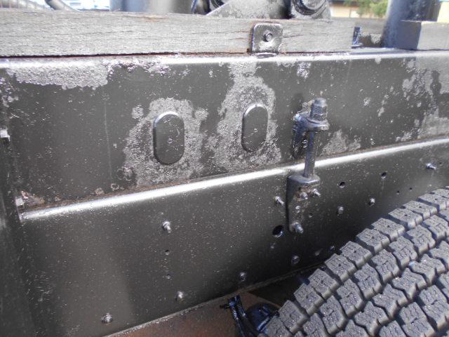 ギガ 　深ダンプ　上物新明和製　容量２９．４立米　積載１１．３ｔ　荷台寸法８５０×２３１×１５０　後方片開き　２デフ　走行８２．５万ｋｍ　７速ミッション（75枚目）