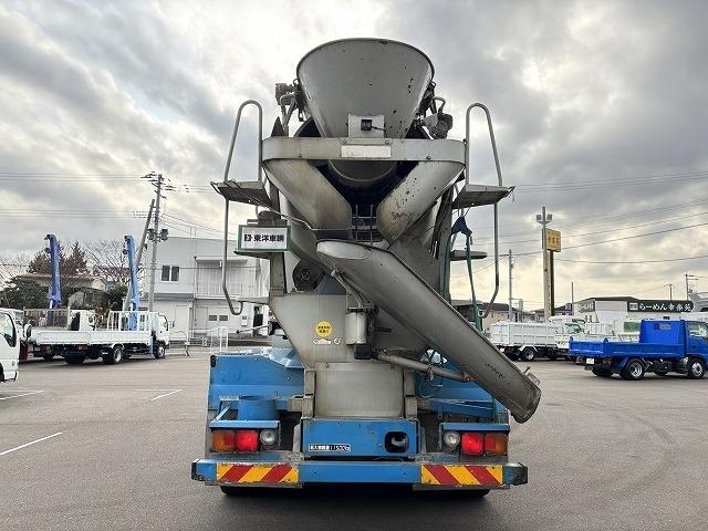 ヒノレンジャー 　コンクリートミキサー車　上物カヤバ工業製　積載１１．５ｔ　容量９．８立米　電動ホッパーカバー　水タンク＆モーター付　ドラムリア自動洗浄付　２デフ　ベッド付　走行２１．７万ｋｍ　６速ミッション（9枚目）