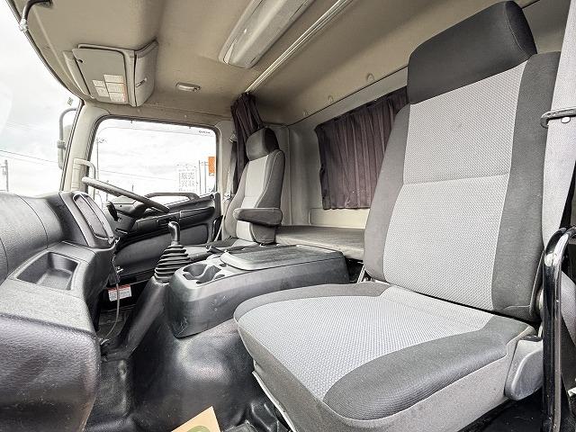 ヒノレンジャー 　コンクリートミキサー車　上物カヤバ工業製　積載１１．５ｔ　容量９．８立米　電動ホッパーカバー　水タンク＆モーター付　ドラムリア自動洗浄付　２デフ　ベッド付　走行２１．７万ｋｍ　６速ミッション（12枚目）