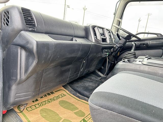 ヒノレンジャー 　コンクリートミキサー車　上物カヤバ工業製　積載１１．５ｔ　容量９．８立米　電動ホッパーカバー　水タンク＆モーター付　ドラムリア自動洗浄付　２デフ　ベッド付　走行２１．７万ｋｍ　６速ミッション（17枚目）