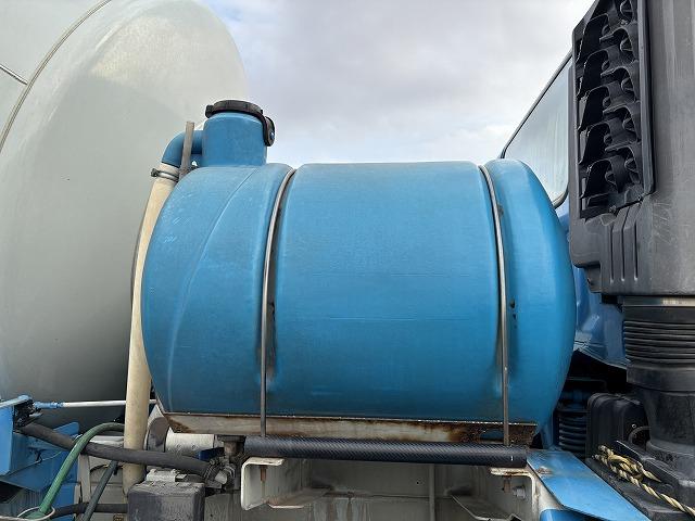 ヒノレンジャー 　コンクリートミキサー車　上物カヤバ工業製　積載１１．５ｔ　容量９．８立米　電動ホッパーカバー　水タンク＆モーター付　ドラムリア自動洗浄付　２デフ　ベッド付　走行２１．７万ｋｍ　６速ミッション（32枚目）