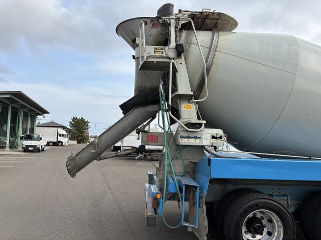 ヒノレンジャー 　コンクリートミキサー車　上物カヤバ工業製　積載１１．５ｔ　容量９．８立米　電動ホッパーカバー　水タンク＆モーター付　ドラムリア自動洗浄付　２デフ　ベッド付　走行２１．７万ｋｍ　６速ミッション（47枚目）