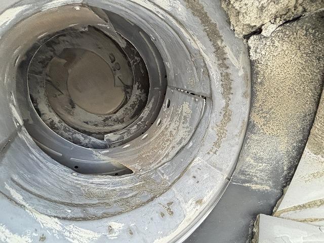 ヒノレンジャー 　コンクリートミキサー車　上物カヤバ工業製　積載１１．５ｔ　容量９．８立米　電動ホッパーカバー　水タンク＆モーター付　ドラムリア自動洗浄付　２デフ　ベッド付　走行２１．７万ｋｍ　６速ミッション（52枚目）