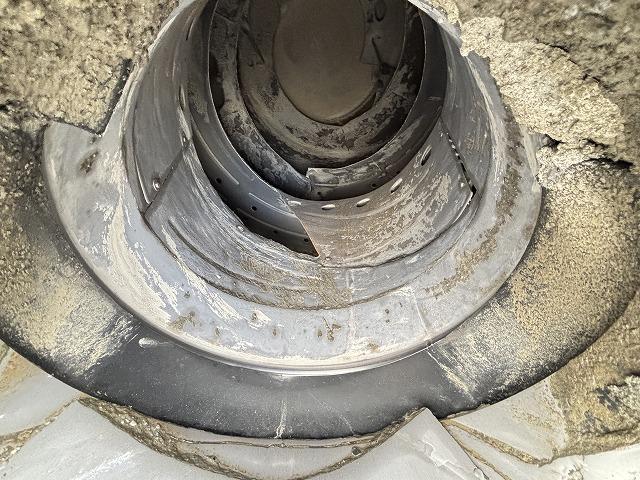 ヒノレンジャー 　コンクリートミキサー車　上物カヤバ工業製　積載１１．５ｔ　容量９．８立米　電動ホッパーカバー　水タンク＆モーター付　ドラムリア自動洗浄付　２デフ　ベッド付　走行２１．７万ｋｍ　６速ミッション（53枚目）