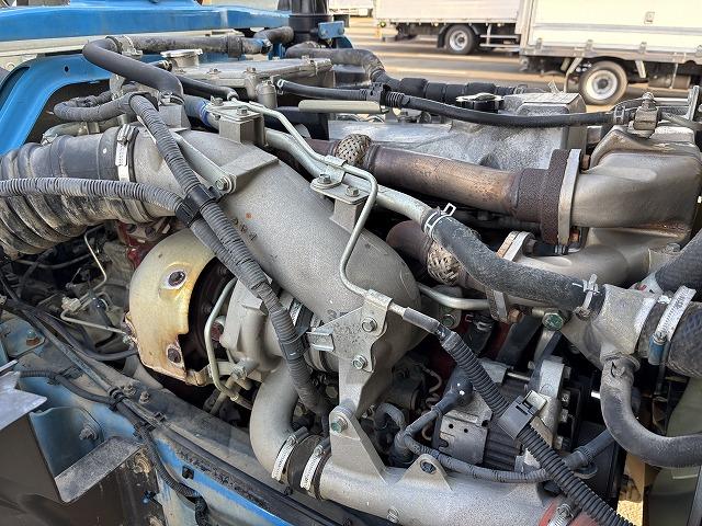 ヒノレンジャー 　コンクリートミキサー車　上物カヤバ工業製　積載１１．５ｔ　容量９．８立米　電動ホッパーカバー　水タンク＆モーター付　ドラムリア自動洗浄付　２デフ　ベッド付　走行２１．７万ｋｍ　６速ミッション（56枚目）