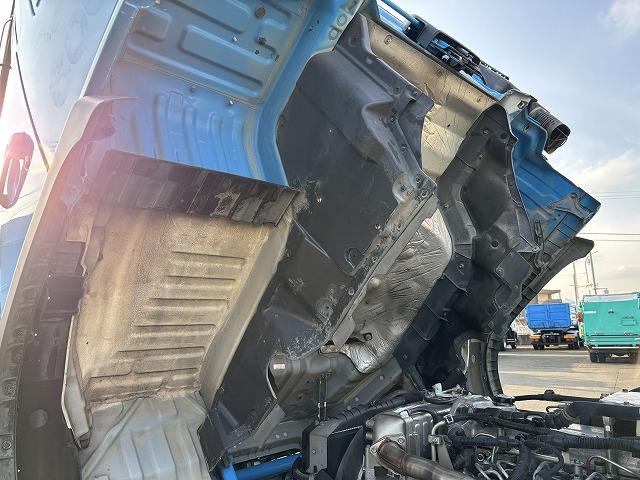 ヒノレンジャー 　コンクリートミキサー車　上物カヤバ工業製　積載１１．５ｔ　容量９．８立米　電動ホッパーカバー　水タンク＆モーター付　ドラムリア自動洗浄付　２デフ　ベッド付　走行２１．７万ｋｍ　６速ミッション（57枚目）