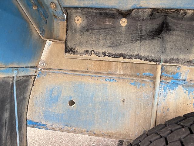 ヒノレンジャー 　コンクリートミキサー車　上物カヤバ工業製　積載１１．５ｔ　容量９．８立米　電動ホッパーカバー　水タンク＆モーター付　ドラムリア自動洗浄付　２デフ　ベッド付　走行２１．７万ｋｍ　６速ミッション（73枚目）