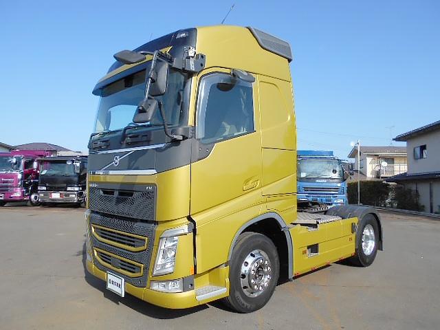 ボルボその他 　トレーラーヘッド　第５輪荷重１１．５ｔ　ハイルーフ　サンルーフ　電動サンシェード　バックモニター　後輪エアサス　総輪アルミホイール　走行４７．９万ｋｍ　ＡＴ車（２ペダル）（3枚目）