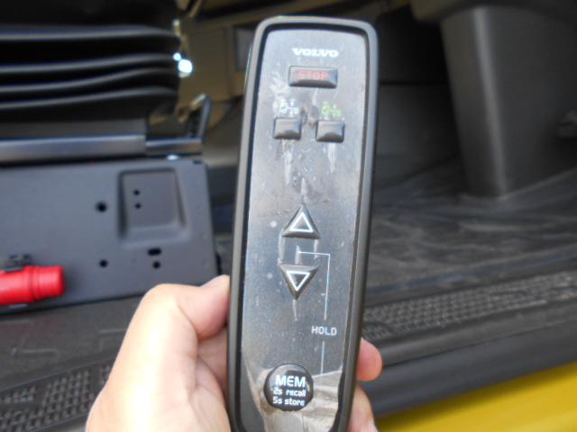 ボルボその他 　トレーラーヘッド　第５輪荷重１１．５ｔ　ハイルーフ　サンルーフ　電動サンシェード　バックモニター　後輪エアサス　総輪アルミホイール　走行４７．９万ｋｍ　ＡＴ車（２ペダル）（32枚目）