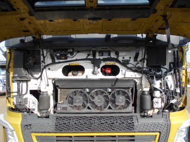 ボルボその他 　トレーラーヘッド　第５輪荷重１１．５ｔ　ハイルーフ　サンルーフ　電動サンシェード　バックモニター　後輪エアサス　総輪アルミホイール　走行４７．９万ｋｍ　ＡＴ車（２ペダル）（53枚目）