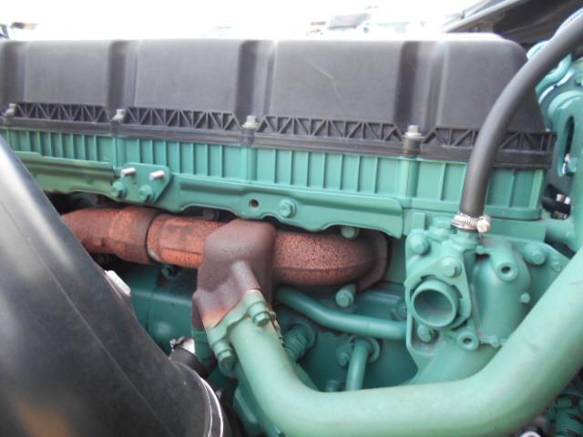 ボルボその他 　トレーラーヘッド　第５輪荷重１１．５ｔ　ハイルーフ　サンルーフ　電動サンシェード　バックモニター　後輪エアサス　総輪アルミホイール　走行４７．９万ｋｍ　ＡＴ車（２ペダル）（55枚目）