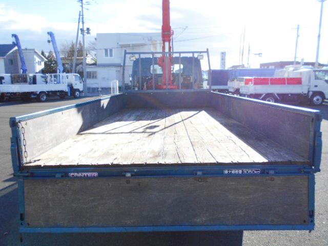 キャンター 　クレーン付き平ボディ　上物古河ユニック製　６段ブーム　ラジコン（無線）　フックイン　２．９３ｔ吊り　リアジャッキ　ワイド超ロングボディ　荷台寸法４４１×２０８×３５　荷台床木張り　アオリ開閉サポート（11枚目）