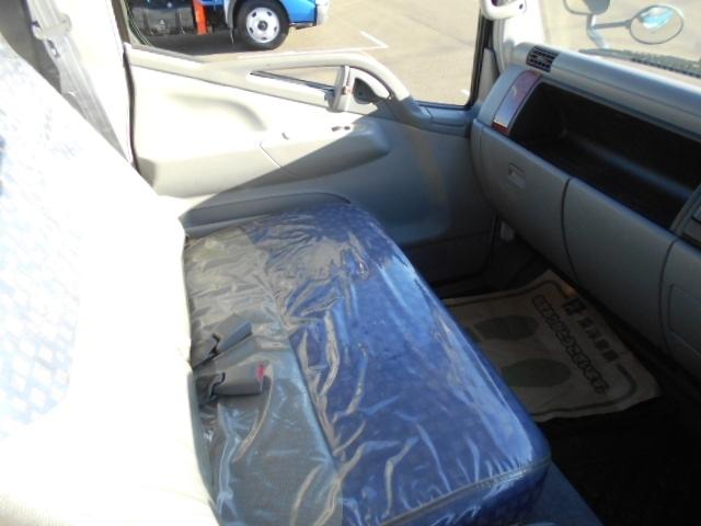 キャンター 　クレーン付き平ボディ　上物古河ユニック製　６段ブーム　ラジコン（無線）　フックイン　２．９３ｔ吊り　リアジャッキ　ワイド超ロングボディ　荷台寸法４４１×２０８×３５　荷台床木張り　アオリ開閉サポート（20枚目）