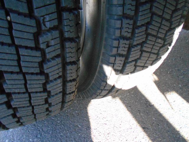 キャンター 　クレーン付き平ボディ　上物古河ユニック製　６段ブーム　ラジコン（無線）　フックイン　２．９３ｔ吊り　リアジャッキ　ワイド超ロングボディ　荷台寸法４４１×２０８×３５　荷台床木張り　アオリ開閉サポート（56枚目）