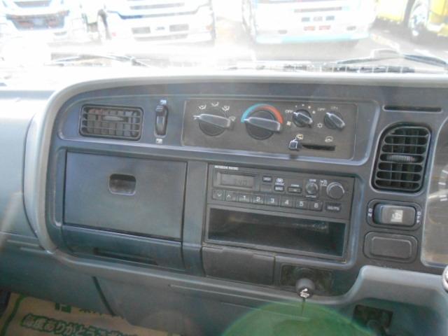 キャンター 　クレーン付き平ボディ　上物タダノ製　４段ブーム　ラジコン（無線）　フックイン　セミロングボディ　荷台寸法２９１ｘ１７９ｘ３７　荷台床木張り　走行１０．９万ｋｍ　５速ミッション（12枚目）