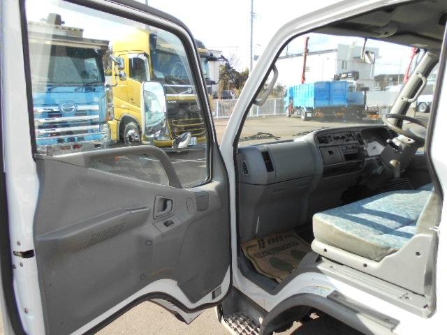 キャンター 　クレーン付き平ボディ　上物タダノ製　４段ブーム　ラジコン（無線）　フックイン　セミロングボディ　荷台寸法２９１ｘ１７９ｘ３７　荷台床木張り　走行１０．９万ｋｍ　５速ミッション（16枚目）