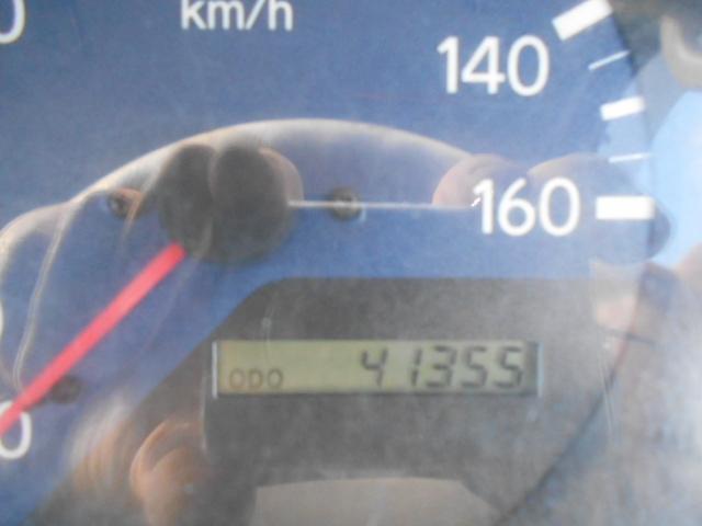 デュトロ 　クレーン付き平ボディ　上物タダノ製　４段ブーム　ラジコン（無線）　フックイン　２．６ｔ吊り　標準ロングボディ　荷台寸法３８０×１７９×３７　荷台床木張り　ロープ穴３対　アオリ開閉サポート（25枚目）