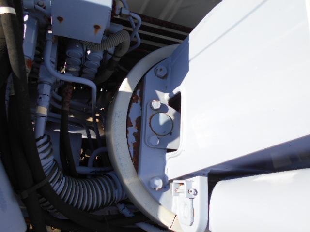 デュトロ 　クレーン付き平ボディ　上物タダノ製　４段ブーム　ラジコン（無線）　フックイン　２．６ｔ吊り　標準ロングボディ　荷台寸法３８０×１７９×３７　荷台床木張り　ロープ穴３対　アオリ開閉サポート（30枚目）