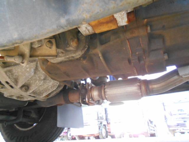 デュトロ 　クレーン付き平ボディ　上物タダノ製　４段ブーム　ラジコン（無線）　フックイン　２．６ｔ吊り　標準ロングボディ　荷台寸法３８０×１７９×３７　荷台床木張り　ロープ穴３対　アオリ開閉サポート（48枚目）